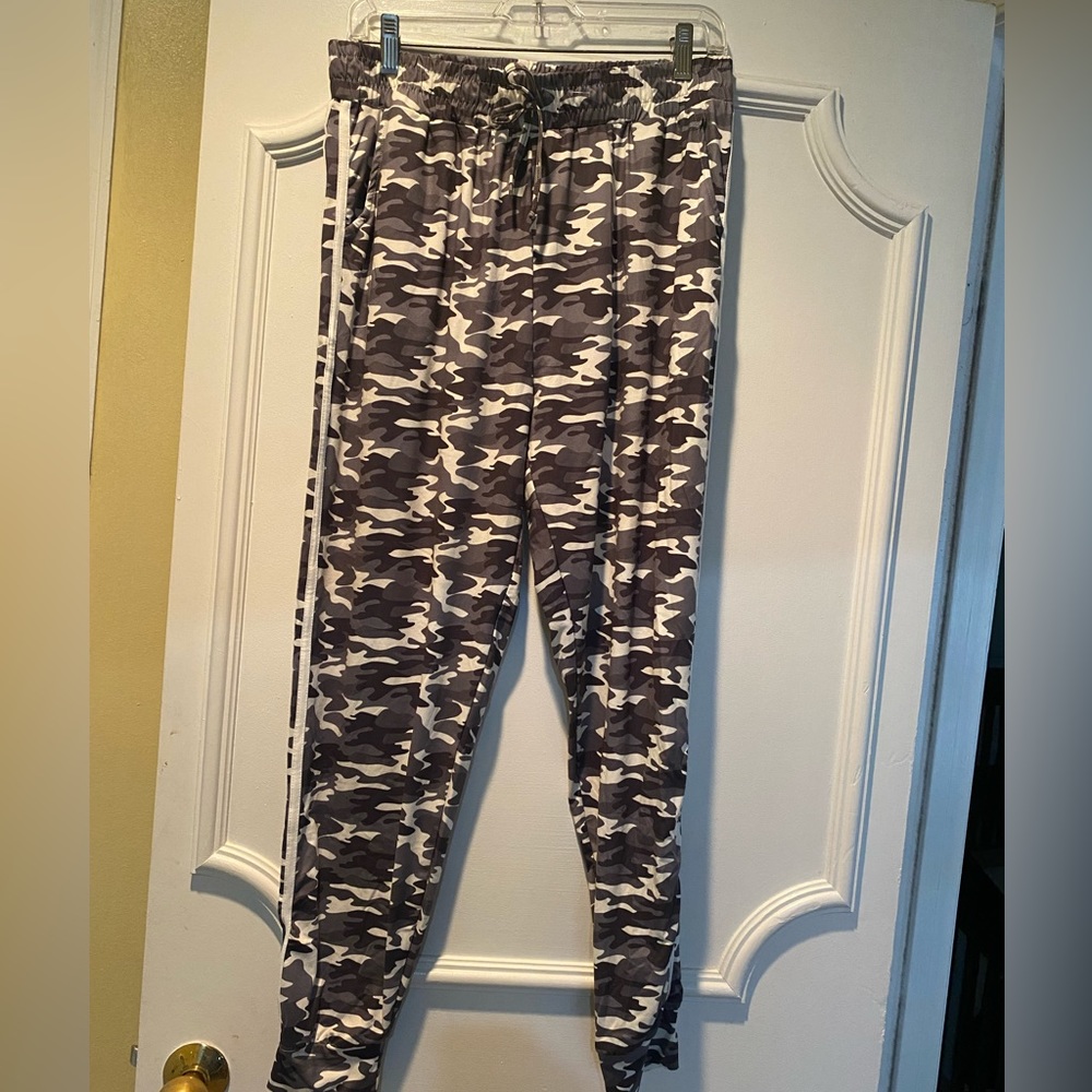 Super soft camo track pants with pockets
